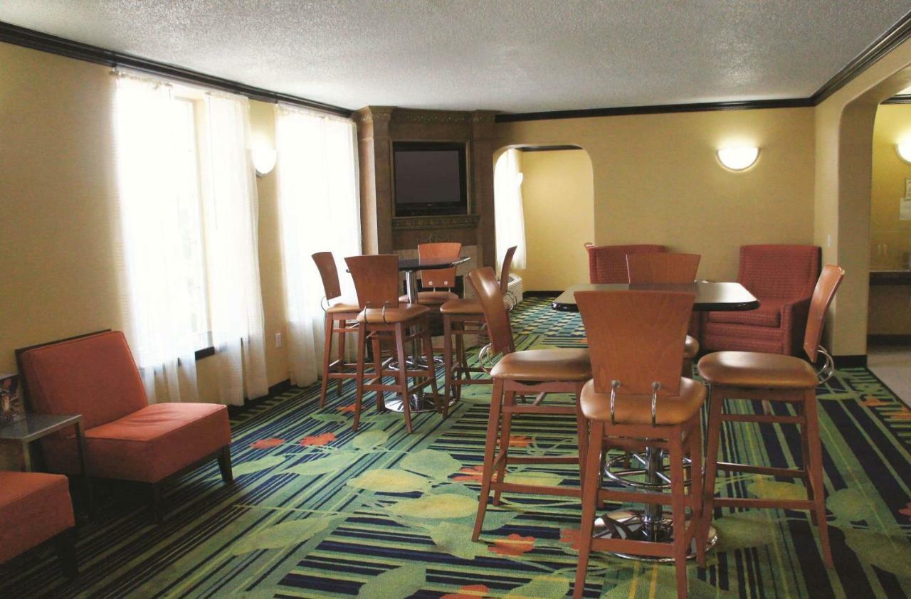 La Quinta Inn & Suites Tulsa Exterior foto